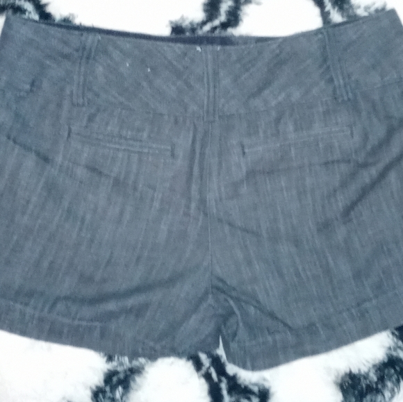 Womans shorts - Picture 3 of 3